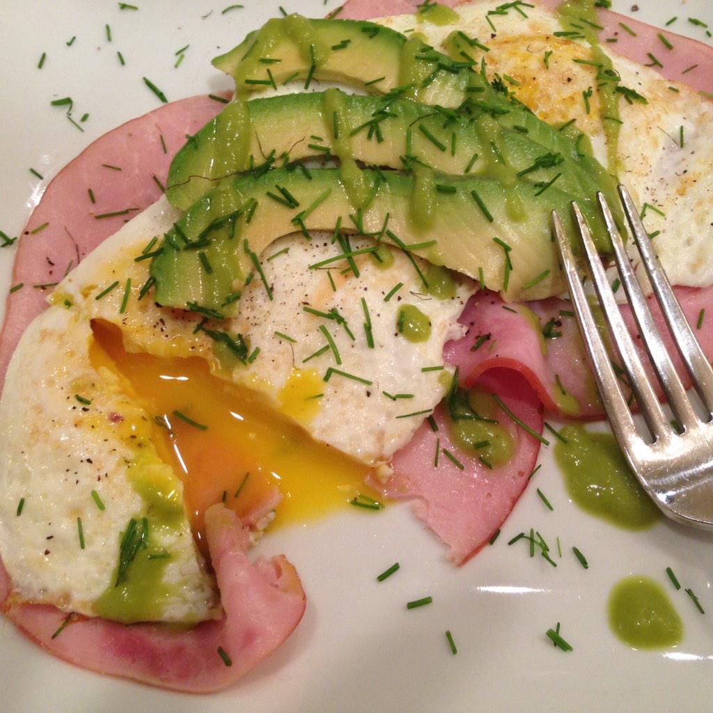 JuliesTaste's tweet photo. Starting the week with a paleo breakfast #paleo #breakfast http://t.co/n1EMy0DO5w