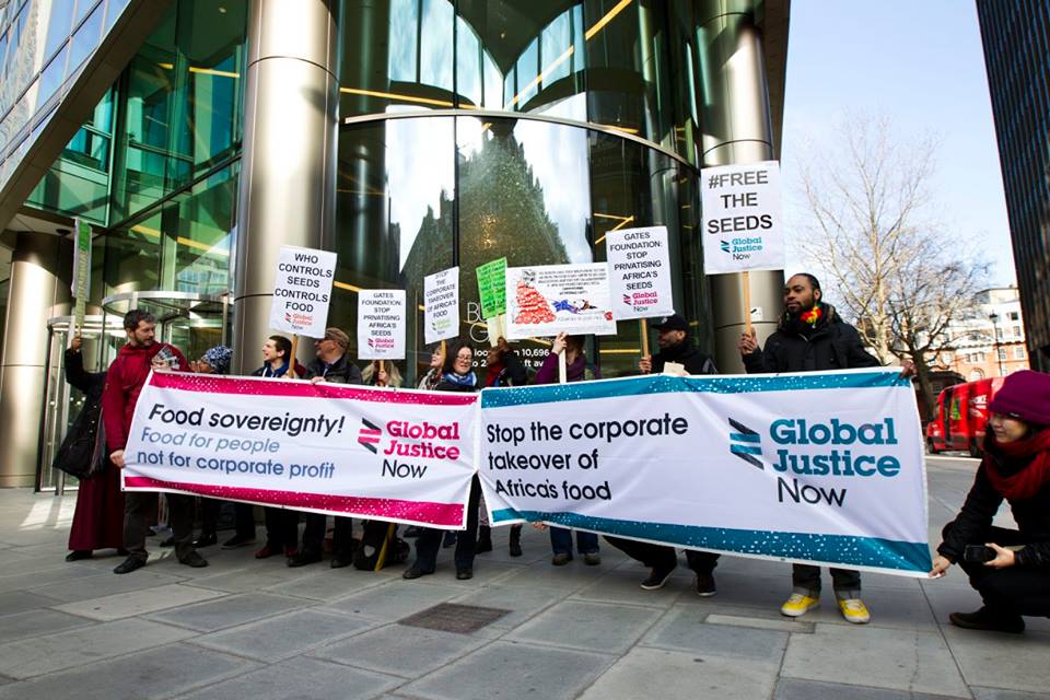 GlobalJusticeUK's tweet image. Food sovereignty activists protest at Bill Gate’s corporate seed conference globaljustice.org.uk/news/2015/mar/… #FreeTheSeeds