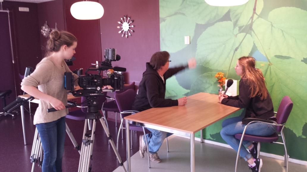 WeShootit99's tweet photo. Eerste opnames staan erop #Meander #Espria #Vlagtwedde met stagiaires Super http://t.co/UbQImZWVSM