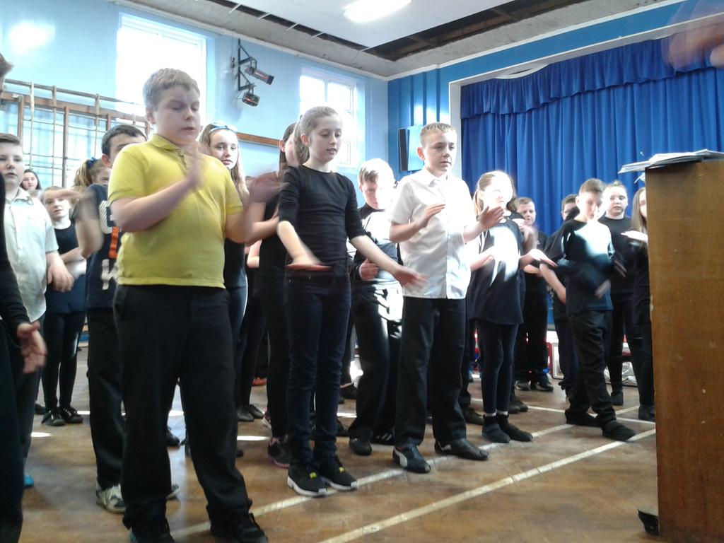 DividedCity1's tweet photo. #DiscoverWithMe #DividedCity @KirkshawsPS &amp; St Monica's PS. #ScotSec44 http://t.co/wy4xXhNRGk