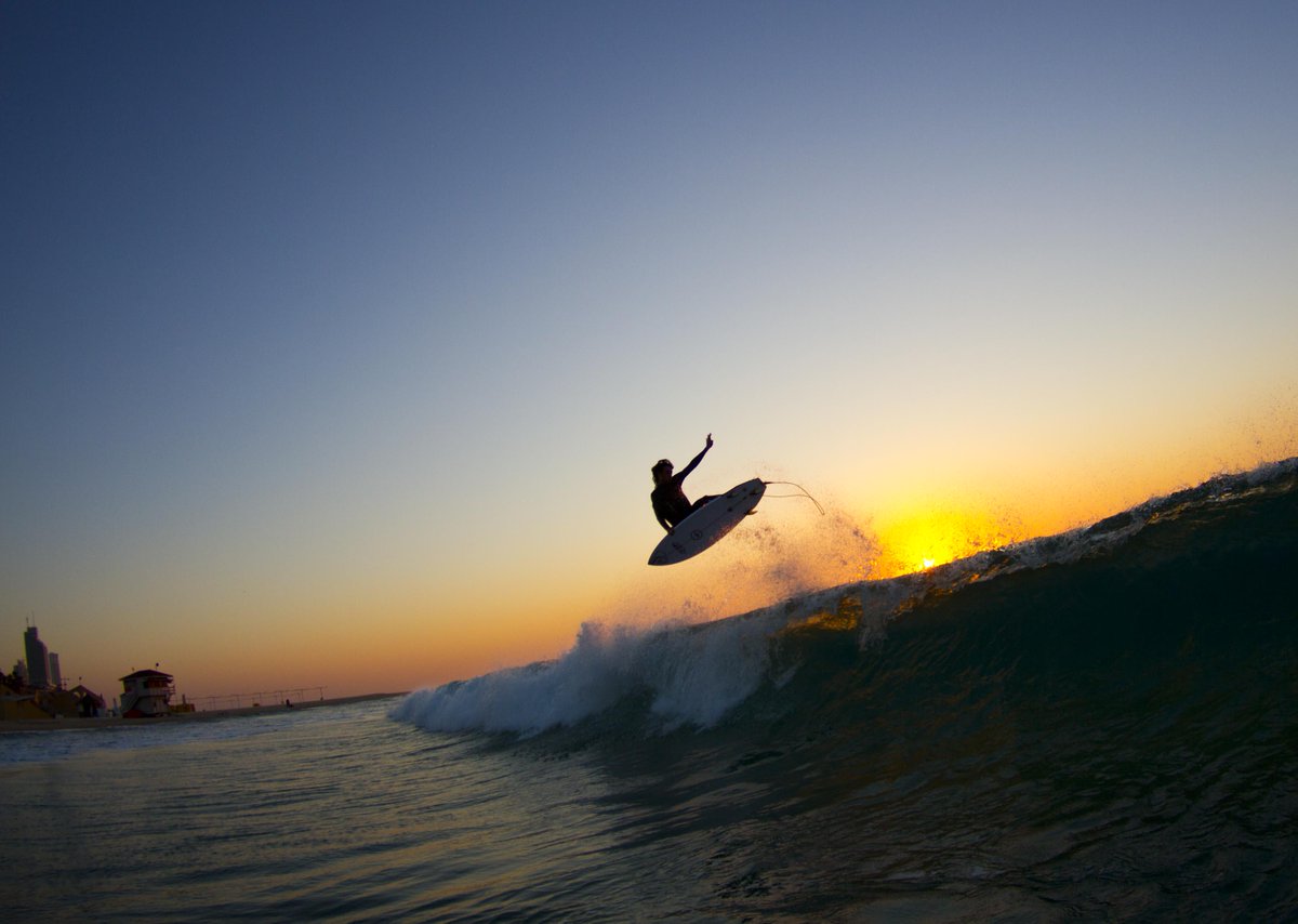 RegAffairsMBA's tweet photo. “@Quiksilver: Craig Anderson making the most of daylight saving. #QuikSurf Photo: Respondek http://t.co/AW6o9thSs5” - #jealous #wishiwashim