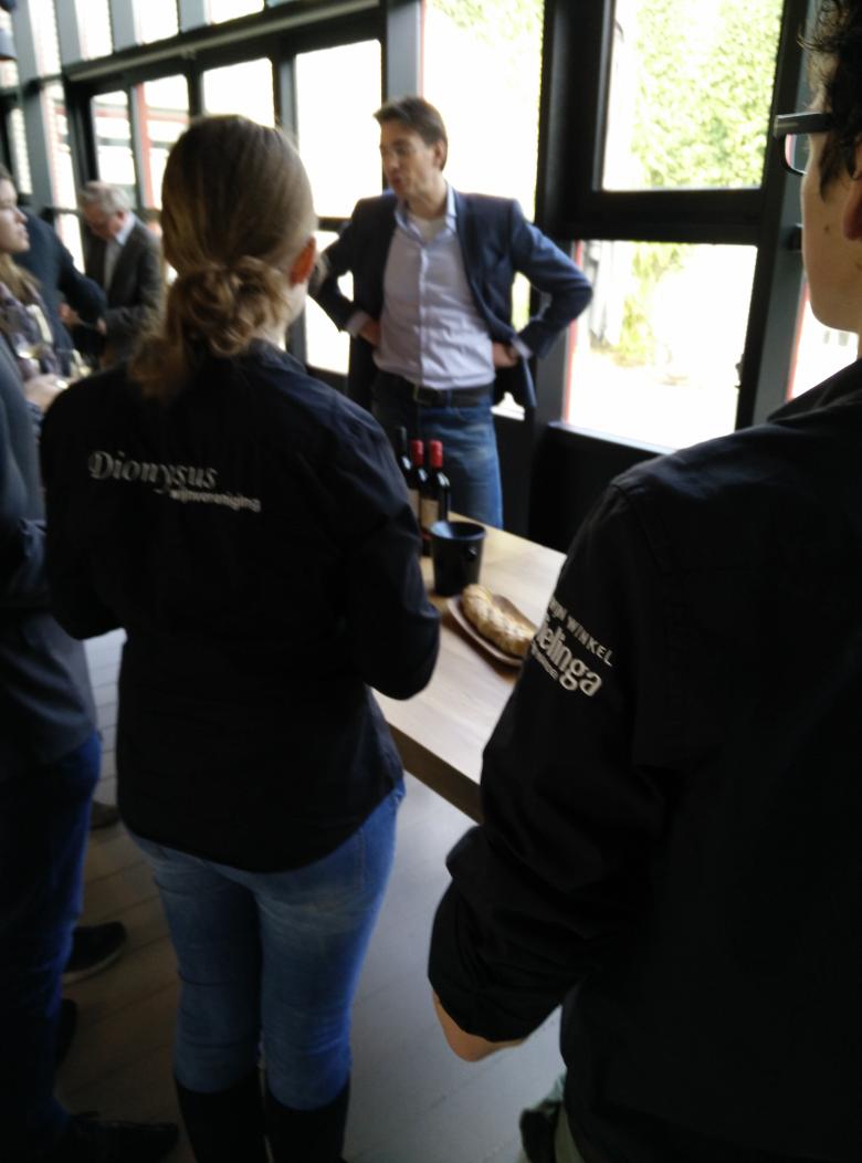 TBouma's tweet photo. Fantastische alumni wijnfair bij @StendenHotel door o.a. @Johnlegebeke. Top wijnen en goed gezelschap @WijnDionysus http://t.co/HM9HkDvfZp