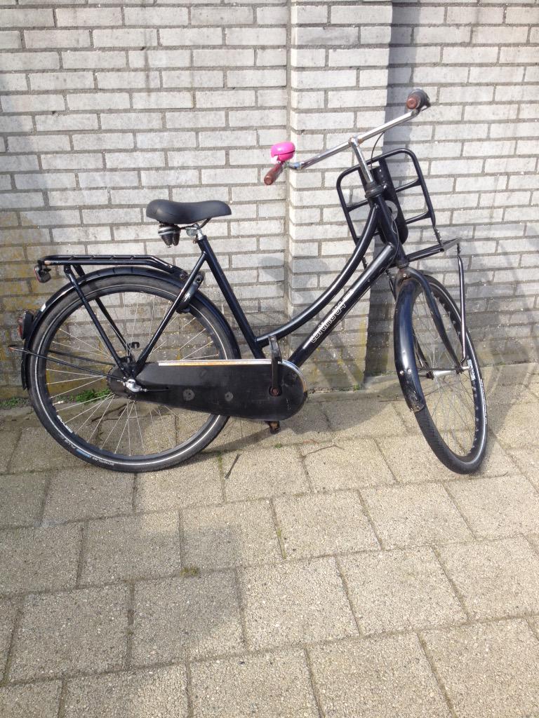 JustSli's tweet photo. @PolitieHouten iemand fiets kwijt? Staat al bijna 2 weken te bivakkeren bij mij in de straat.. #dtv http://t.co/Mx3gsfKyYM