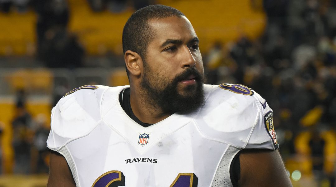 voxdotcom's tweet image. NFL player John Urschel just published a paper in the Journal of Computational Mathematics vox.com/e/8041062?utm_…