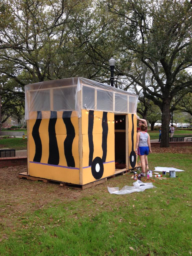 FSUhabitat's tweet photo. Seminole Shack Showdown is officially underway on Union Green! Stop by to learn more about @Habitat_org @floridastate http://t.co/U0kDGa5xSd