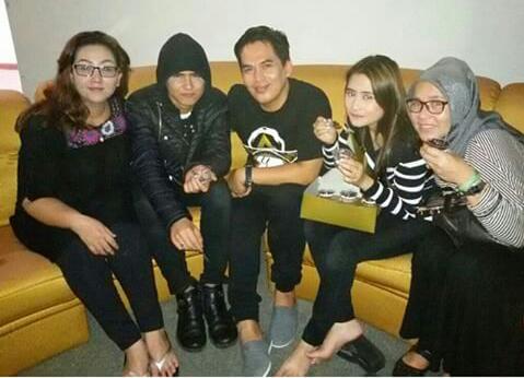 PrillyLa_FC's tweet photo. Kumpul-kumpul🎉 http://t.co/nwsKwFnkE3