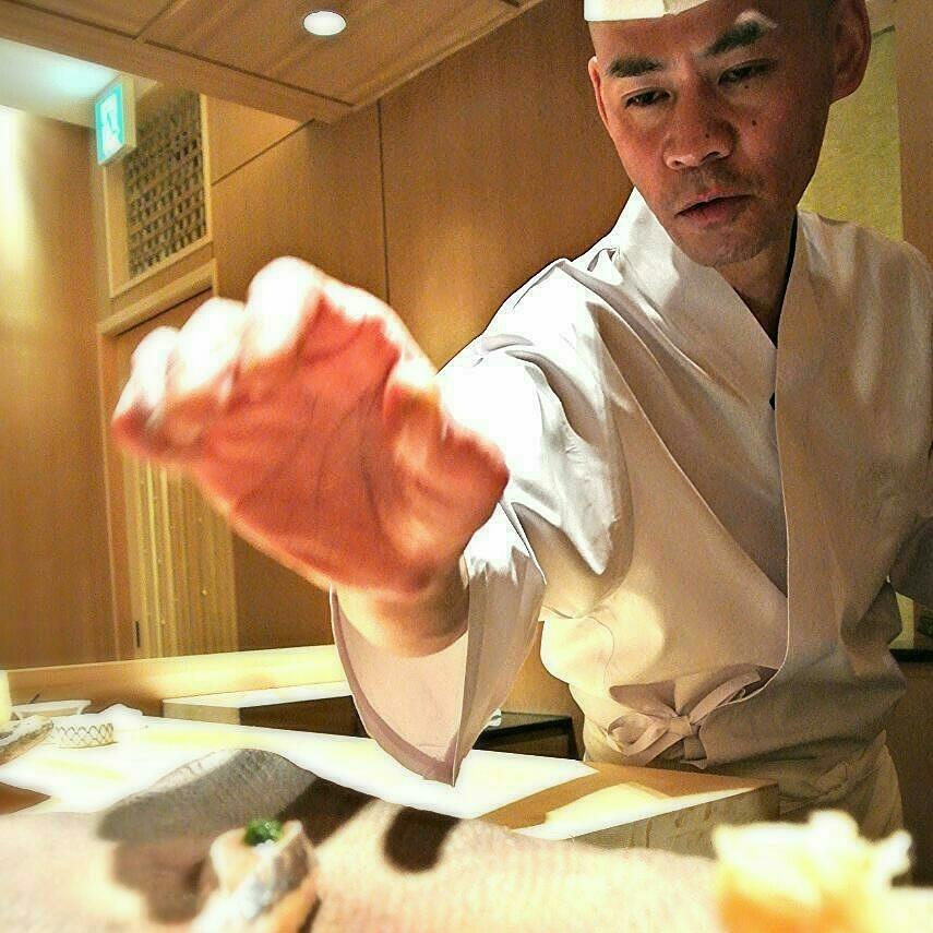 Considinesean's tweet photo. Action shot from Sushi Saito http://t.co/RTwRmJgpWR