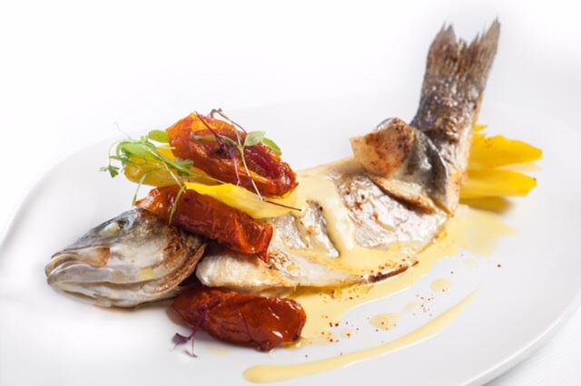 PascalProyart's tweet photo. My lovely new whole seabass boneless s'il vous plait au scenteur Mediterranean @ParkTowerLondon @EChavot #food http://t.co/AFDh4wt9tv