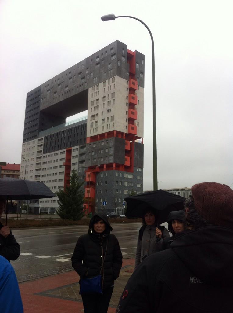 josmrobles's tweet photo. Tour increíble (4 Torres-PAU Sanchinarro-Estadio Olímpico-PAU Vallecas) y diluvio @basurama @intermediae #UrbanCooks http://t.co/NLMa6H1Tsi