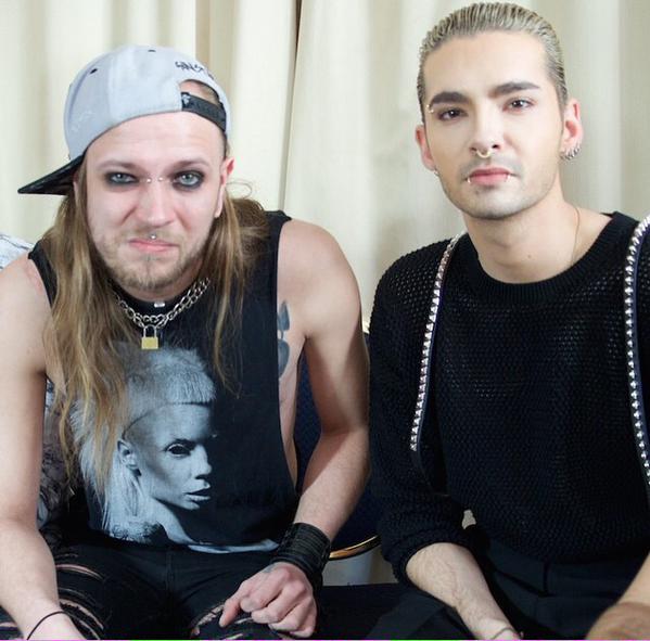 BillKaulitz_DE's tweet photo. Axel Goldmann IG: die boys sind fly! #berlinmetaltv #tokiohotel #axelone #billkaulitz #interview #bestfriendsforever http://t.co/5pjwCpQRS9