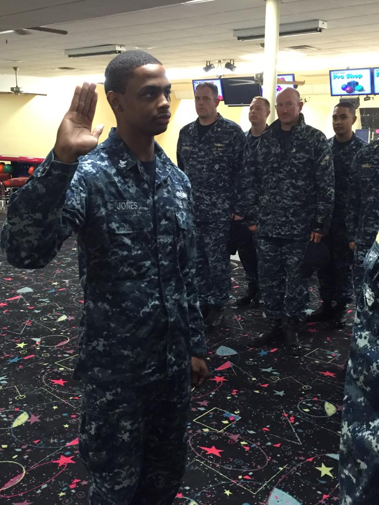 Gettysburg_CO's tweet photo. HUGE Congrats to OS2(SW) Kenneth Jones on his reenlistment today! We honor you! #DoGreatThings! CO http://t.co/7IFjLUhPkp