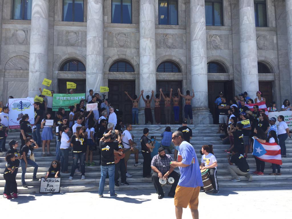 trayectodignida's tweet image. En las escalinatas del capitolio exigiendo nuestros derechos! #somosdignos #SembrandoConsciencia #TrayectoDignidad3