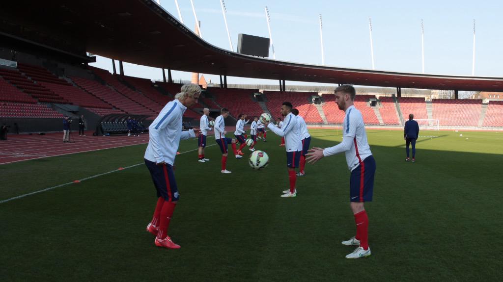 Akhater123's tweet image. RT @ussoccer: Training is underway. #USAvDEN  #tgclass