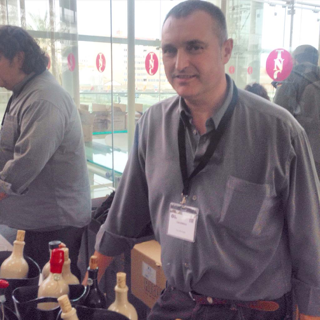 Opasanau's tweet photo. Tom Rimbau y sus magníficos vinos naturales en #vitis15 lo mejorcito de Vitis Vinífera http://t.co/qEMkgvMRFa