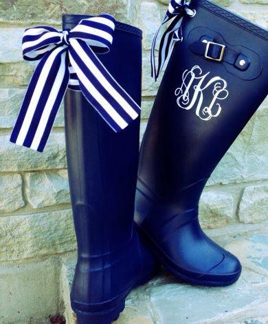 MonogramMary's tweet image. Oh my, oh my, don't mind if I do. #ALittleRainNeverHurt #ThoseBowsWouldGetMuddyFast

Found at etsy.com/listing/173736…