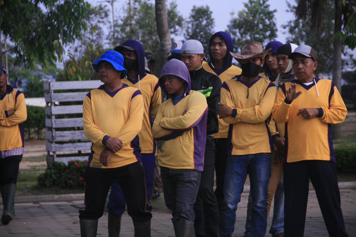 RT<a href="/SenyumKapuas/">GerakanSenyumKapuas</a>: Pasukan Kuning/DinasPU yang tidak pernah absen &amp; selalu semangat saat kegiatan GSK! <a href="/GPSbdg/">#GerakanPungutSampah</a> <a href="/GpsPwk/">Gerakan PeduliSampah</a>