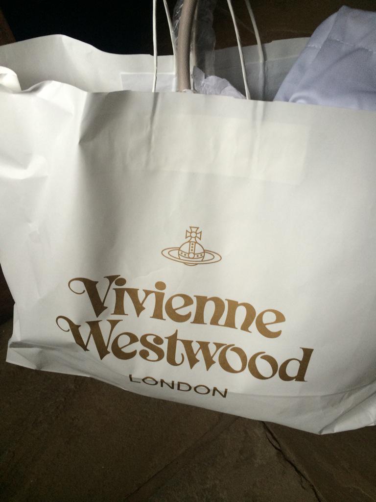 Been birthday shopping at <a href="/bicestervillage/">Bicester Village</a> 🙊🎉🎁