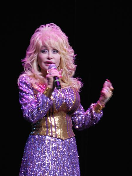 Celebrating 30 Years of @Dollywood with @DollyParton: Love Every Moment by @MoJoDisney adventuresbydaddy.com/2015/03/23/30-…