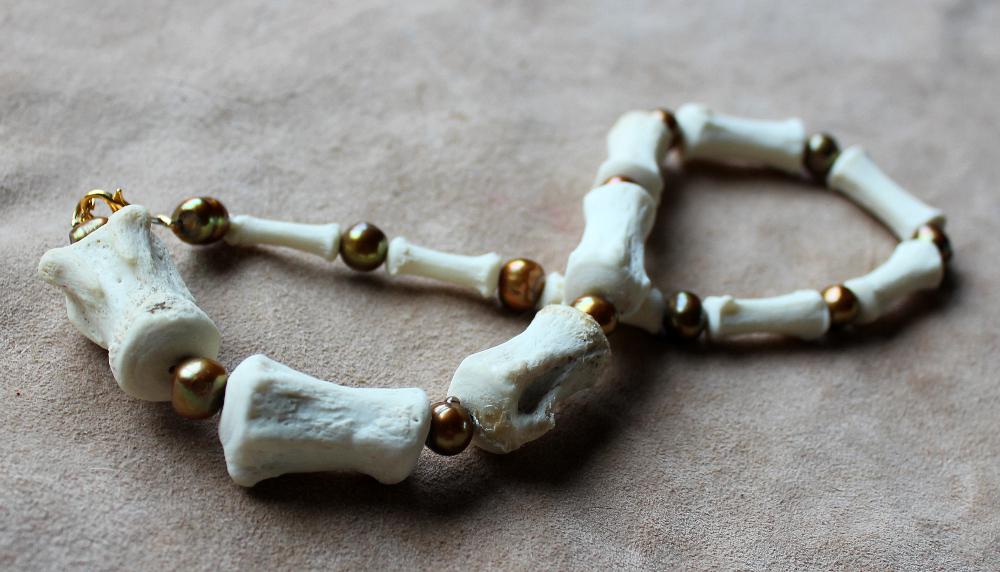 lupagreenwolf's tweet photo. Limited supply commission--horse tail bone chokers! More info at http://t.co/6O0gZjKcoC http://t.co/PIAeY26hAK