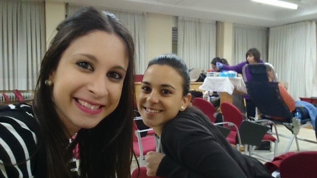 _ahinoa_'s tweet photo. Hoy las guapas donan sangre! @laura_alfa http://t.co/5UIdDPJL7c