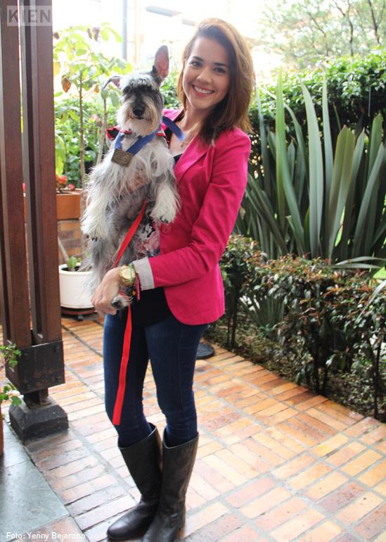 Fans_LauraDLeon's tweet photo. @lauramarceladlc Que Hermoso Tu Perro 
#Tommy 
Bendiciones Lau! http://t.co/oOOkCWLs3w