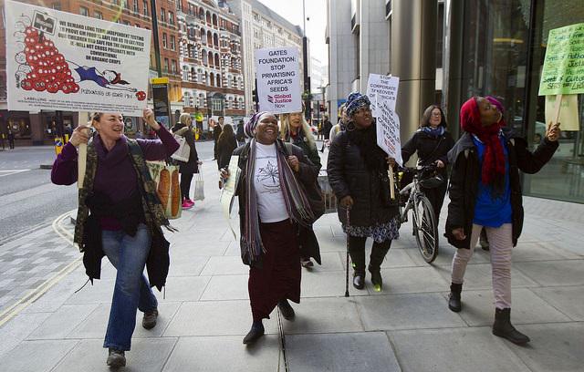 WarOnWant's tweet image. London activists fight corporate #seed takeover in #Africa bit.ly/1xs6ImE  #freetheseeds #foodsovereignty