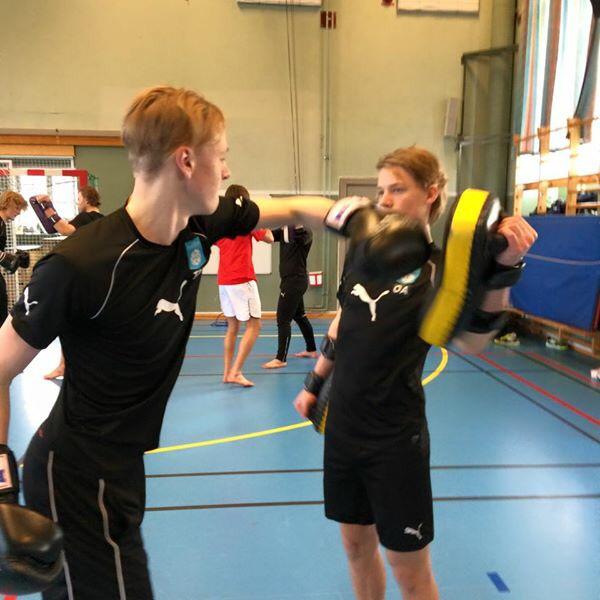 tobbemagnus16's tweet photo. Jag o @OskarAnderss ba kör #frysbox http://t.co/ky9KOr1khk