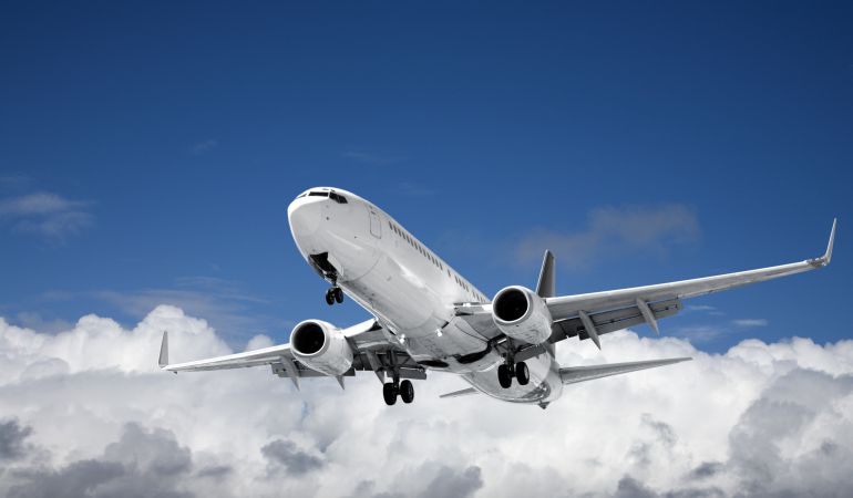 ACasadoV's tweet photo. Un avión chino logra volar con aceite de cocina reciclado http://t.co/RGeoLBoW62 http://t.co/7SeP9B40T5” deberían probar del Blanco Cerrillo