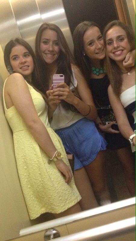 sole_mave's tweet photo. No se les puede querer más. Ellas 💕 @rosa22r @criistinapalma @beatrizcalvo12 y mi @CrisUrbistondo aunque no salga ❤️ http://t.co/g6ADV9iRDe