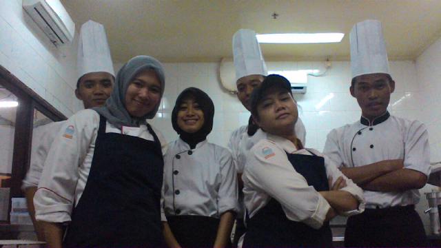 dedezhaenall's tweet image. @anggit_kameri @AngeLatumeten @dede_zhaenall