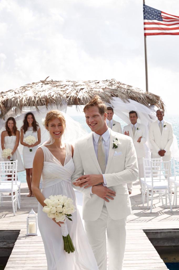 MonogramMary's tweet image. #AllWhiteEverything wedding. Bold and beautiful. @RalphLauren #weddings. I just love this!