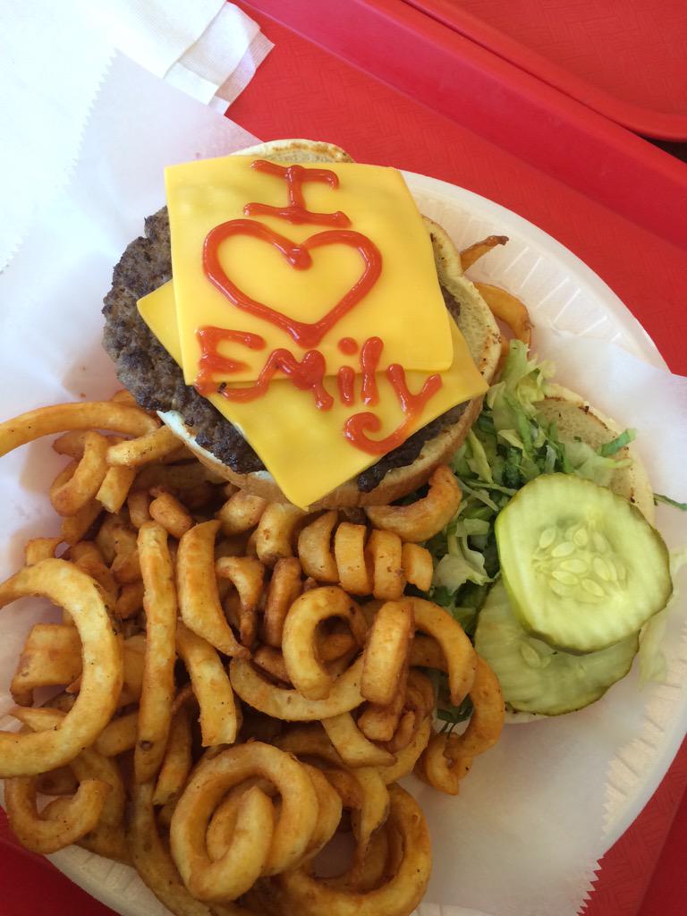 lexandrofagin's tweet image. How to be the perfect wife 101 @emily517xo 💘👭 #LesbianLover #sorryjay @Jaysonrivera_2