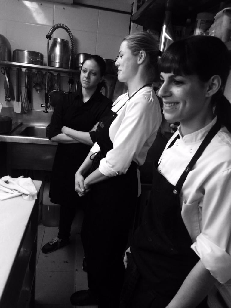 Ready ! Empezamos en breve!  #DisciplesdEscoffier <a href="/CarlesGaig/">Carles Gaig</a> <a href="/ericbassetbcn/">Bobby’s Free & Bilou</a> <a href="/oscarmanresa/">oscar manresa</a> <a href="/torredealtamar/">Torre d´Alta Mar</a>