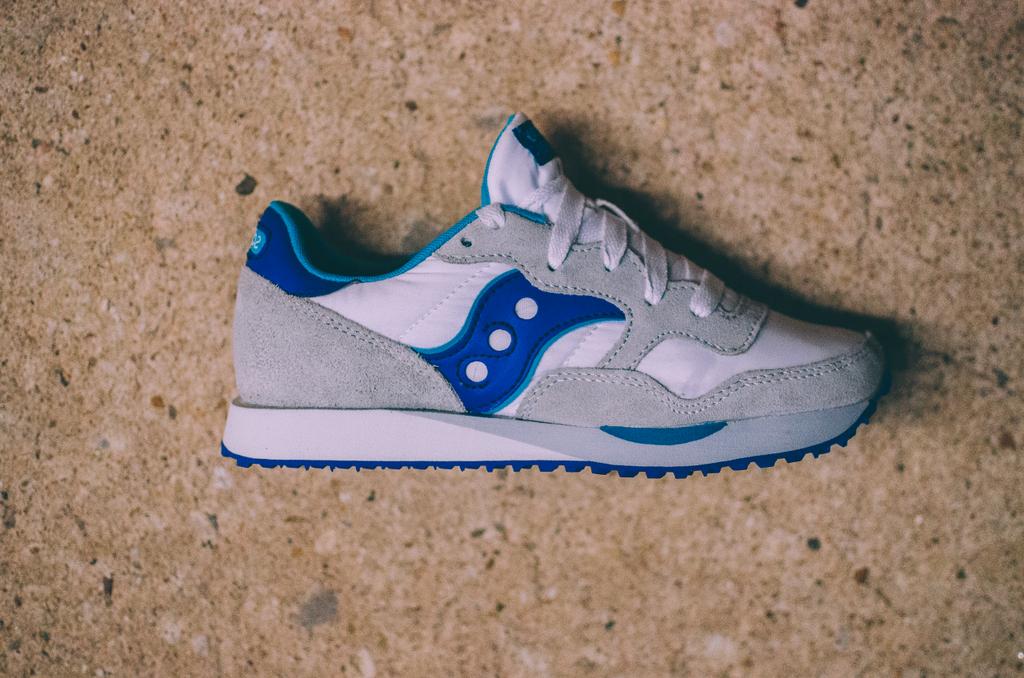 PRIVEILifeStyle's tweet photo. #womensneakers @SauconyOrigs  DXN #trainer   now available @PRIVEILifeStyle  #sneakernews #sneakerhead #sneakerwars http://t.co/ytMd8eRpWn