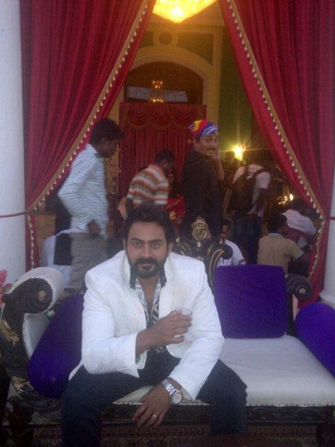 jkaaaagmail's tweet photo. Its the 7th day of continuous day night shooting of chandrika! http://t.co/FCfQcfl8oP