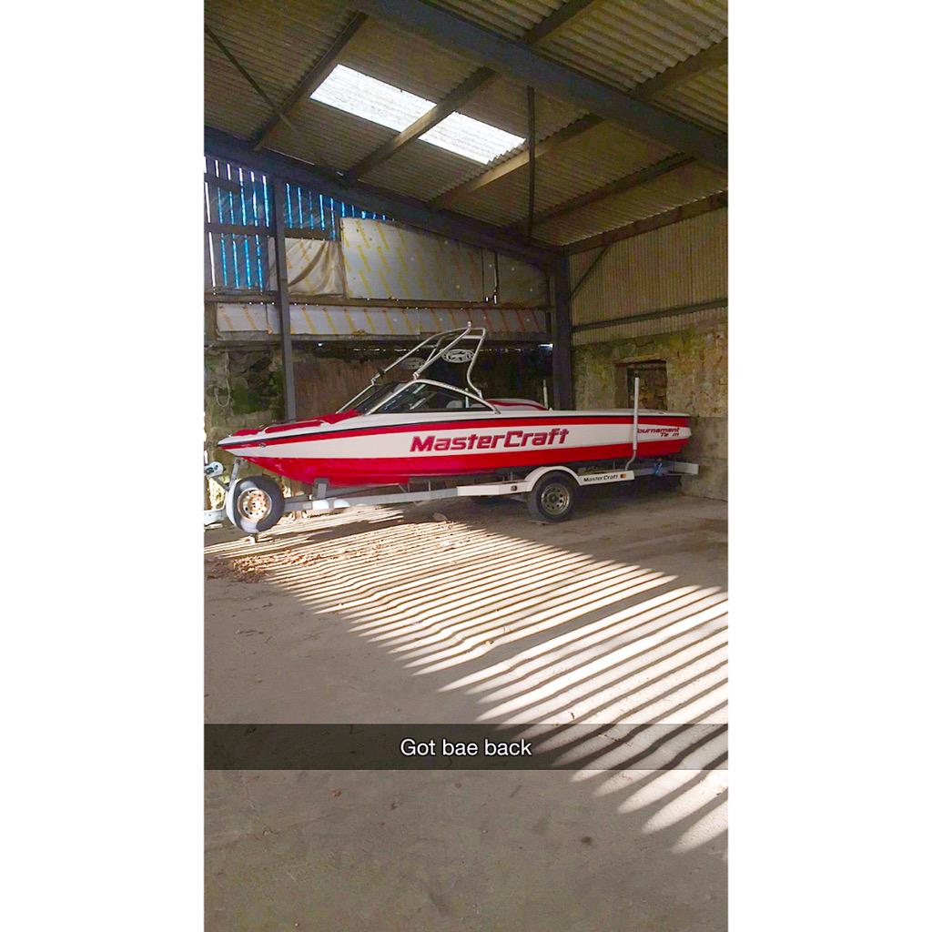 DavidBurns4's tweet photo. Picked the beast up for the summer today. The hype just got very real. #lessropemorebouys #swervetime #mastercraft http://t.co/A41xD7M1P4