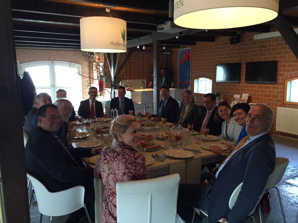 BjornLugthart's tweet photo. Collegiale lunch met de burgemeester&amp;wethouders van de gemeente @PijnackerNootdp &amp; @Gem_Rijswijk  in @RijswijkBuiten. http://t.co/T6gBUUMOJk