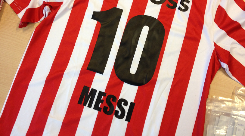 De shirtbestelling ligt inmiddels klaar voor onze supporters! Iemand van hen verwacht nog een verrassende transfer..