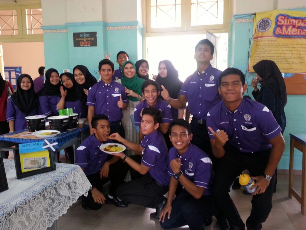 afsyhmi's tweet photo. Happy birthday bro @RaufSepai dah 17 dh kau hehe goodluck spm #barewar http://t.co/4ciIY26zMS