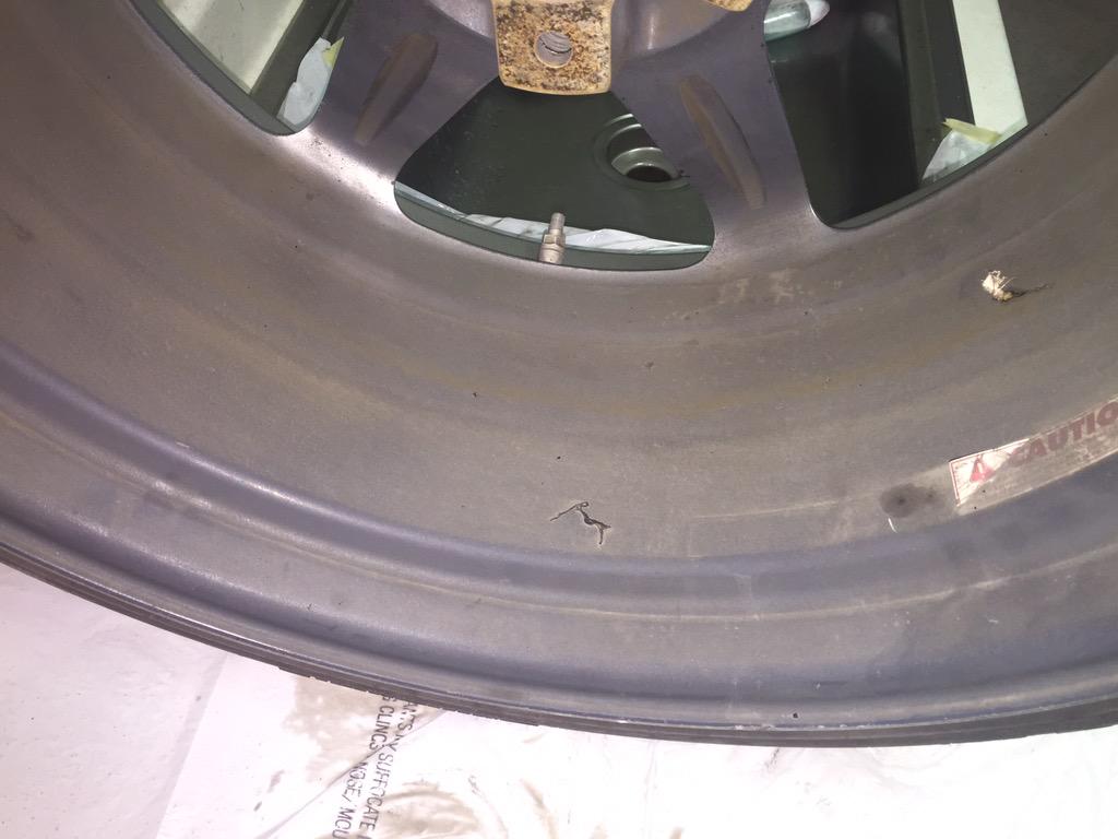 VitalSyntax's tweet image. Before and after 2 hours of cleaning my new wheels.