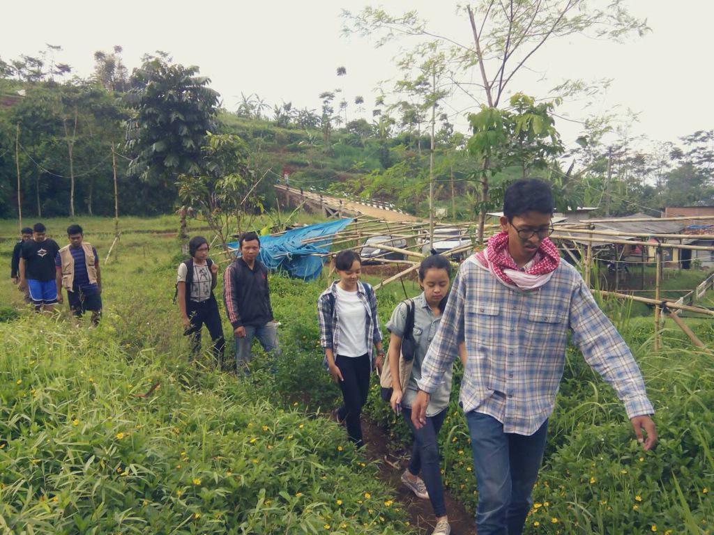 Hari ini kita jalan-jalan ke Cijaringao Ecoland ditemenin sama <a href="/AGRITEKTUR/">AGRITEKTUR</a> dan Kang Charlie