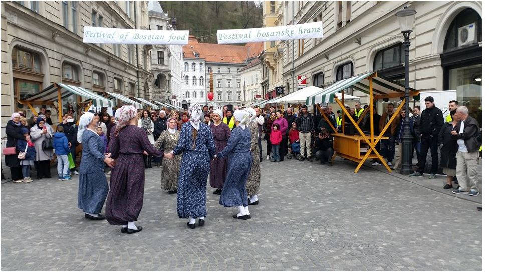 bigmev_bh's tweet photo. Festival bosanske hrane održan je jučer na Prešernovom trgu u centru Ljubljane. http://t.co/mvFBQ6HlFS