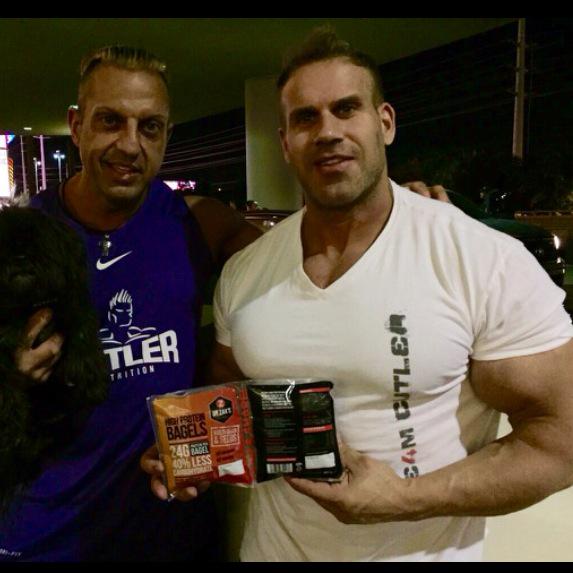 EazyeggUK's tweet photo. Jay Cutler's got his hands on them - have you?? Our protein bagels contain 24g protein and 40% less carb! http://t.co/fZLbZDyuNt