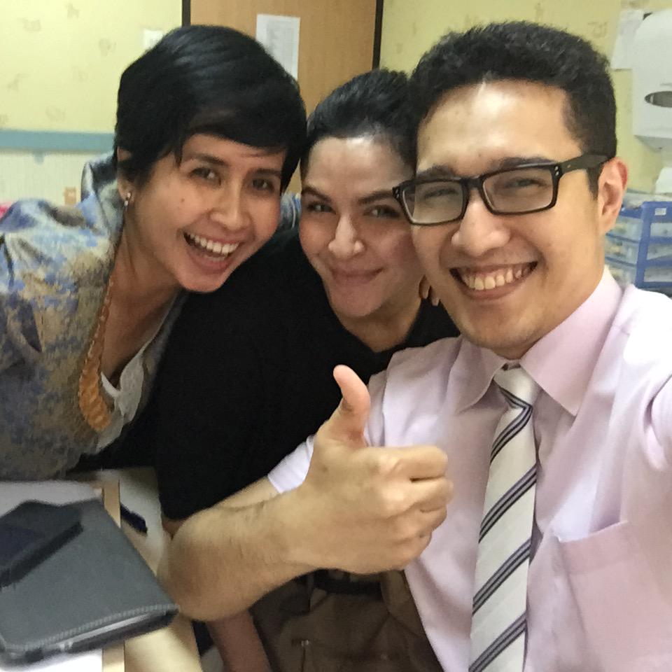 drtiwi's tweet photo. Trimakasih @dr_Nando ( obgyn) dan sakina, menyempatkan u diskusi ttg ASI  #edukasi ibu hamil http://t.co/7IpQNhzELB