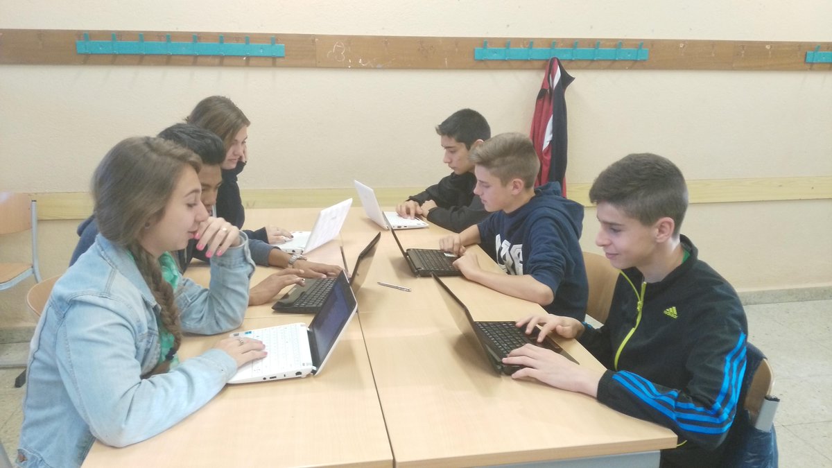 4BTVsalesianos's tweet photo. Primer día de trabajo con el nuevo equipo #4BTV http://t.co/JQ8bACVUNp
