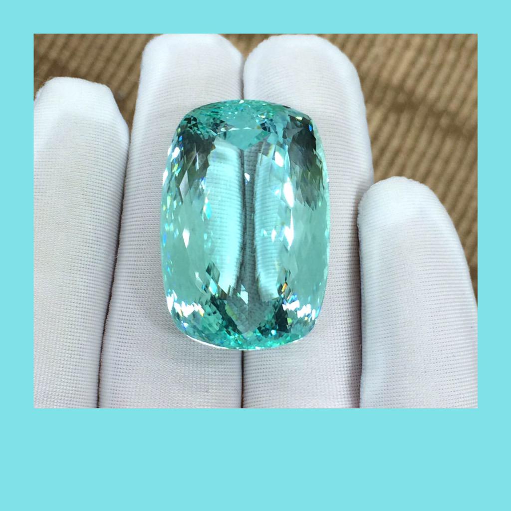 JefferySjr's tweet photo. #paraibatourmaline #tourmaline #paraiba๏ผSIZE;108.37ct๏ผ#greenishblue ๏ผ#bestfire #fire PRICE;250,000$ http://t.co/I77Ye5MEuB