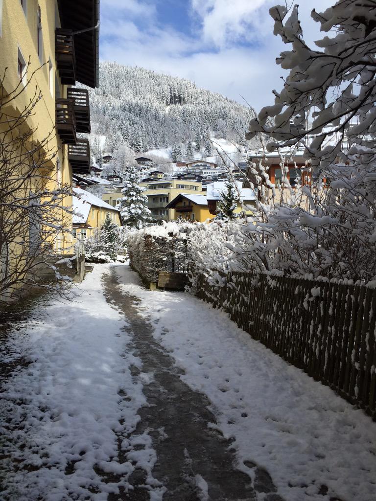Vcrazydaisys's tweet photo. Yes it's a powder day in April 🎿🎿🎿🎿🏂🏂🏂🏂🍻🍻🍻❄️❄️❄️❄️⛄️ http://t.co/KfvJOZRvHG