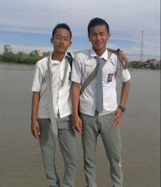 ari_six's tweet photo. Kngen msa2 SMA dulu http://t.co/TJA5UasNWR