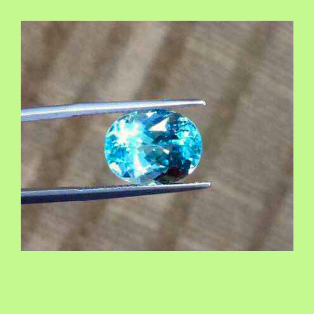 JefferySjr's tweet photo. #paraiba#paraibatourmaline#tourmaline，7.13 carat #lightningblue#GRS. PRICE;5500$ each carat.  whatsapp;86 18500846128 http://t.co/l4biML8DyW