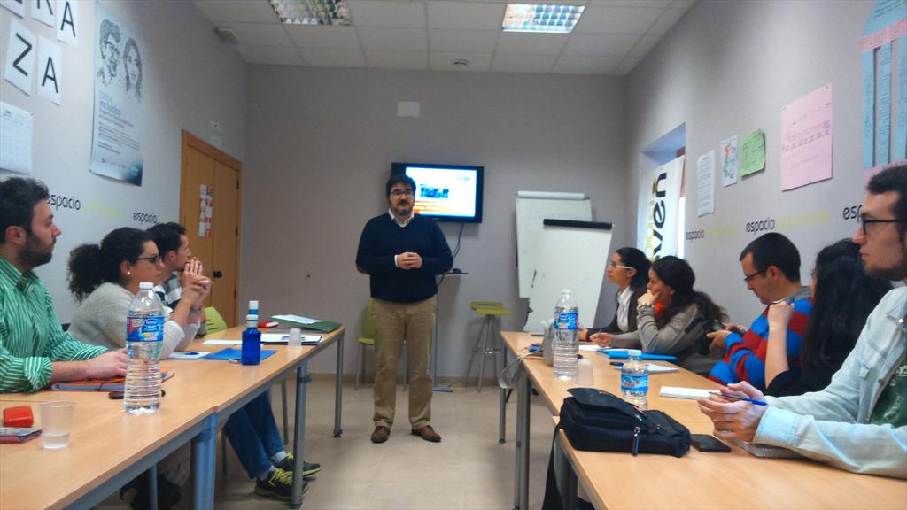 LanzaBaeza's tweet photo. Hoy  @LanzaBaeza Paco M. Gomiz de Humania sesión de coaching frente creencias juicios valores.@Lanzaderas_EES http://t.co/4zDKIAuddR
